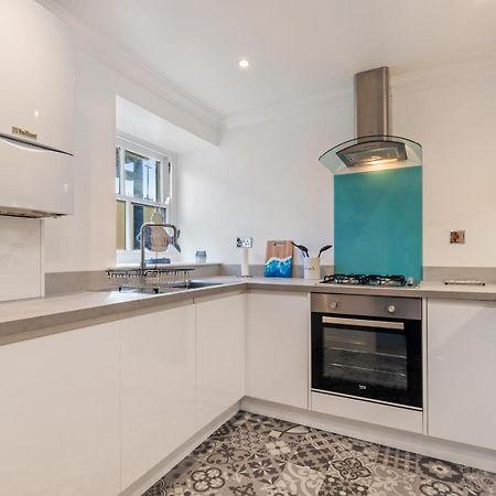 3 South Beach Court - Cosy Seafront Apartment Tenby Bagian luar foto