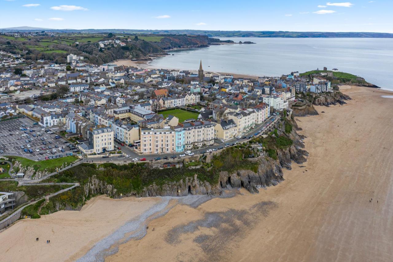 3 South Beach Court - Cosy Seafront Apartment Tenby Bagian luar foto