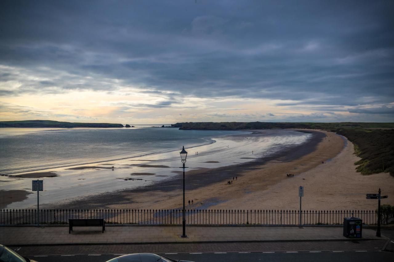 3 South Beach Court - Cosy Seafront Apartment Tenby Bagian luar foto